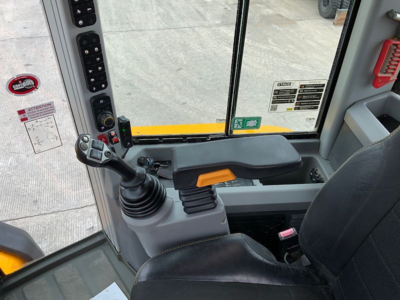 JCB 437 Wheeled Loading Shovel (ST23075)