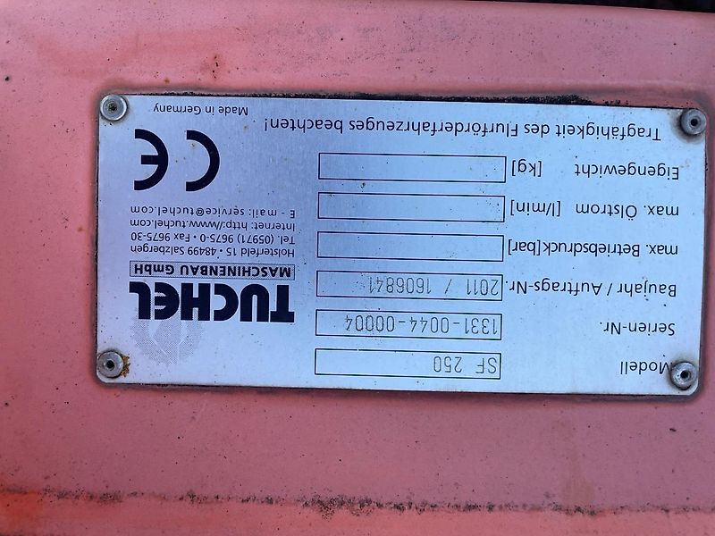 Tuchel SF250 Schneeschild mit JCB - Aufnahme