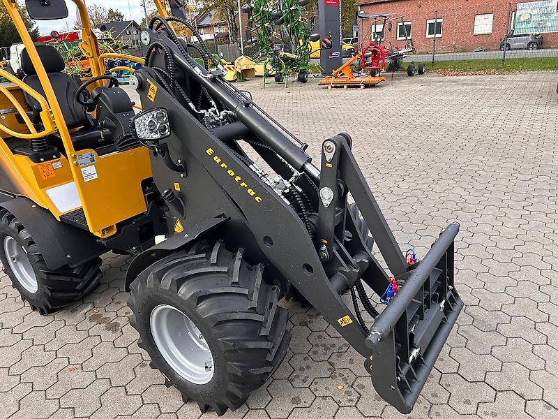 Eurotrac W12 S Schutzdach