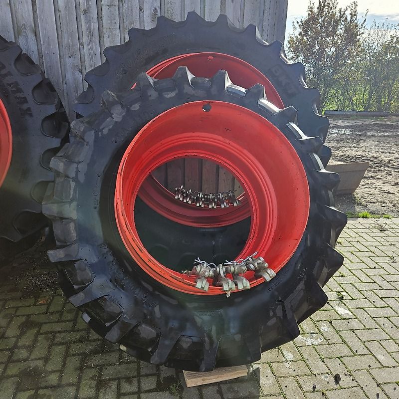 BKT Zwillinge 480/80R50 und 460/85R34