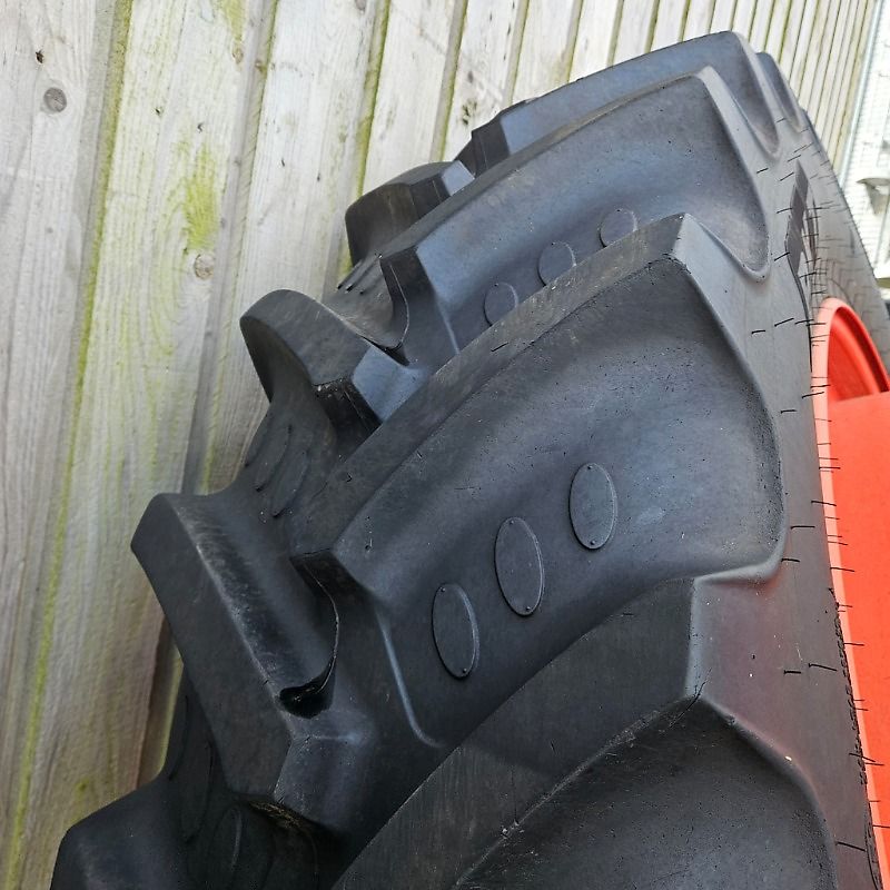 BKT Zwillinge 480/80R50 und 460/85R34