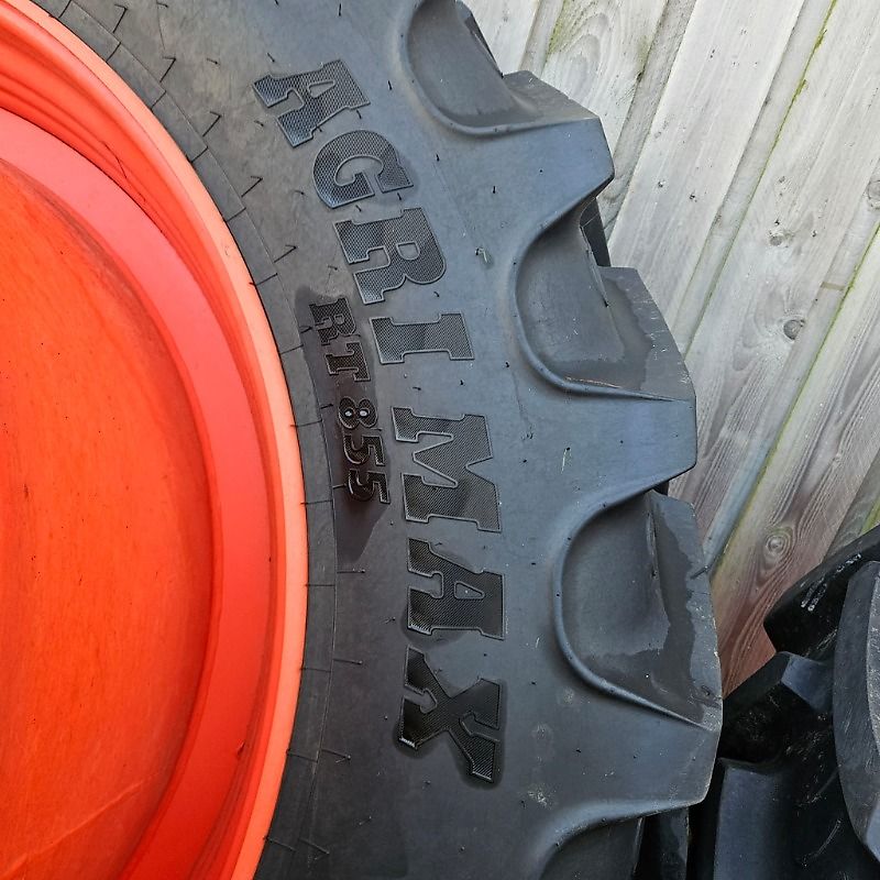 BKT Zwillinge 480/80R50 und 460/85R34