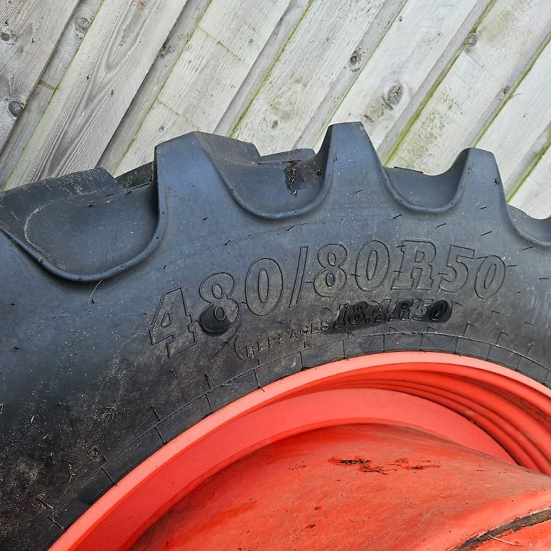 BKT Zwillinge 480/80R50 und 460/85R34