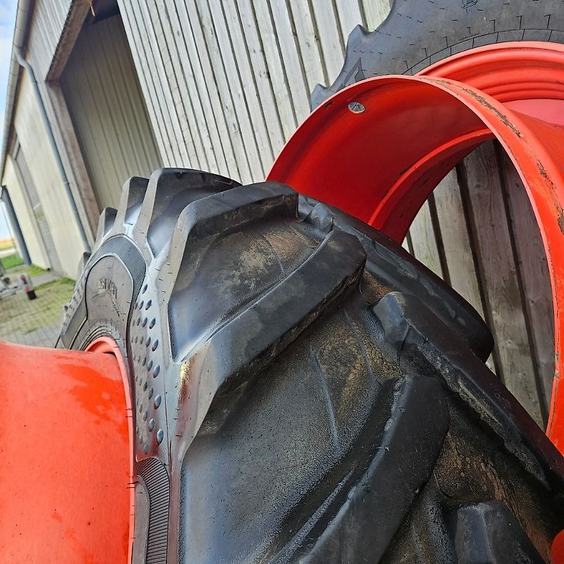 BKT Zwillinge 480/80R50 und 460/85R34