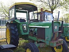 John Deere 2130
