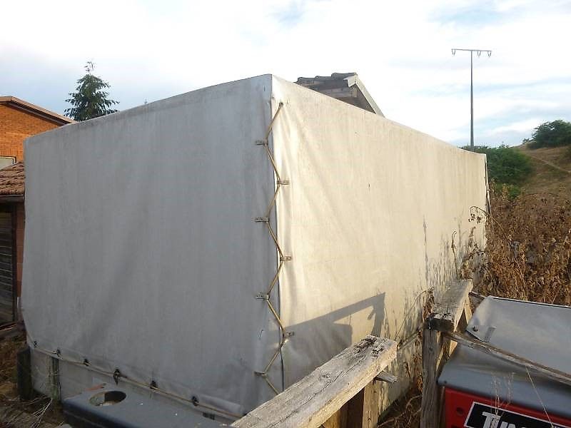 Müller Plattform mit Plane - Heckcontainer mit Pritsche