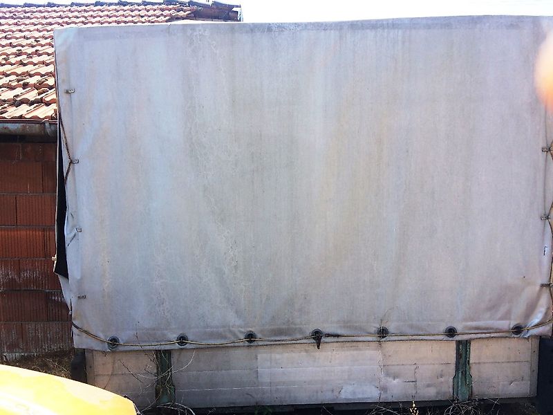 Müller Plattform mit Plane - Heckcontainer mit Pritsche