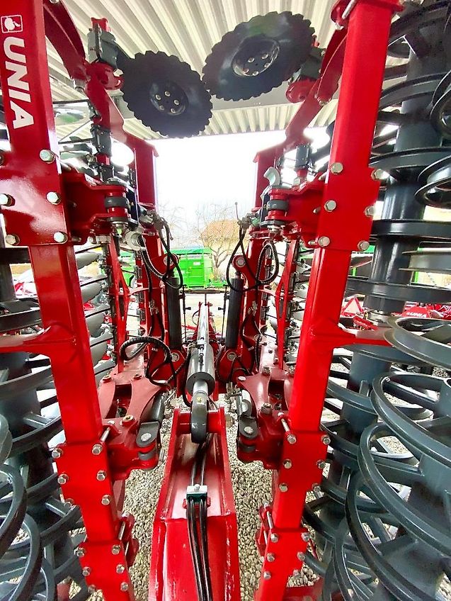 Unia Ares XL H 6 Kurzscheibenegge mit Fahrgestell 6m Doppel U-Walze