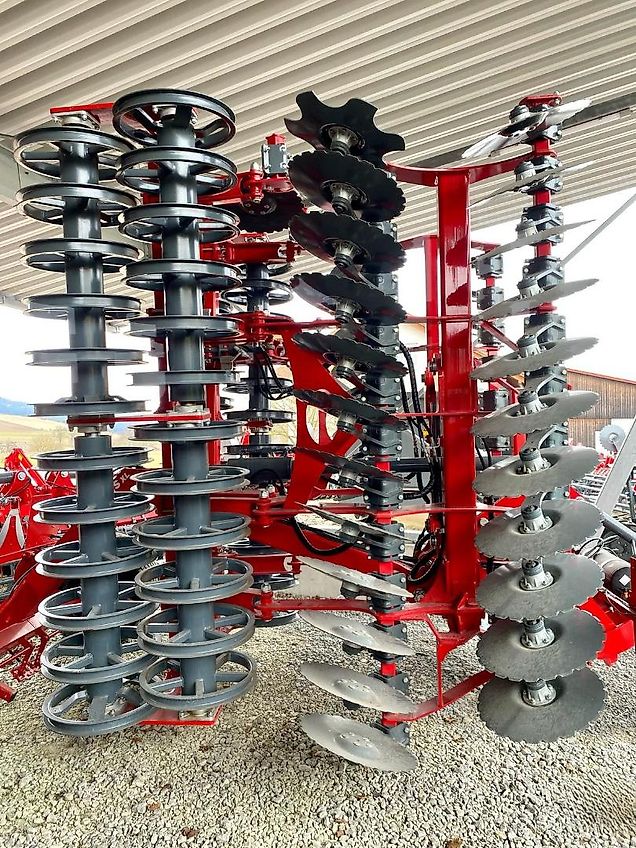 Unia Ares XL H 6 Kurzscheibenegge mit Fahrgestell 6m Doppel U-Walze