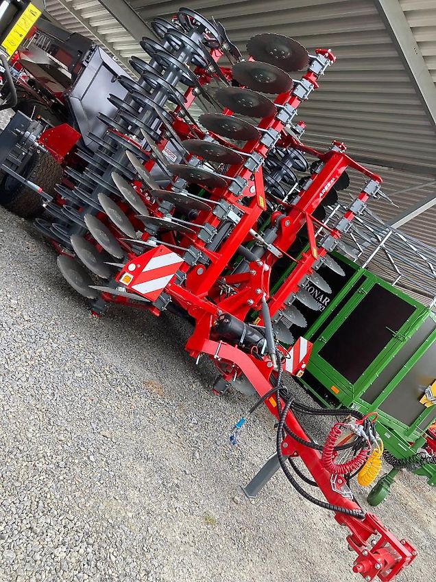 Unia Ares XL H 6 Kurzscheibenegge mit Fahrgestell 6m Doppel U-Walze