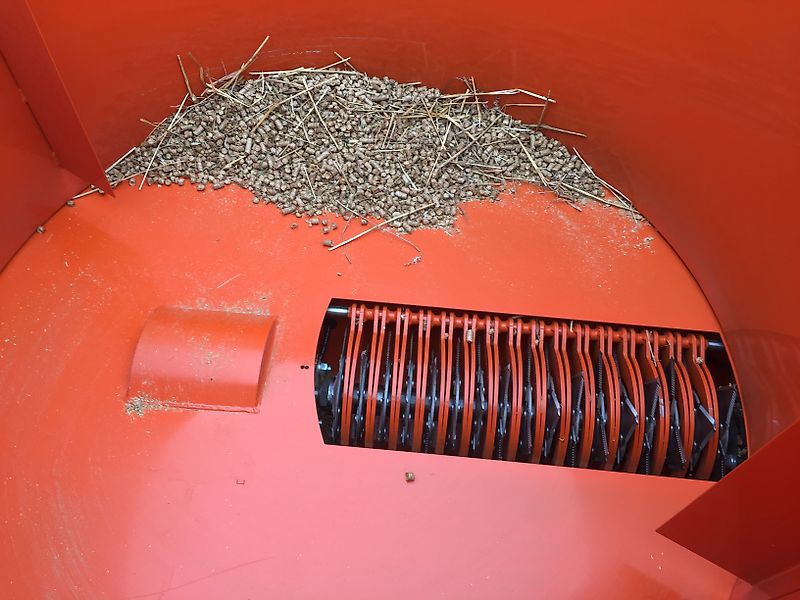 VALMETAL Canada NEW BEDDING CHOPPER 48’’ Ø 122 cm tub , Flotrac, self propeled, Honda 13 Hp motor , new model 2024