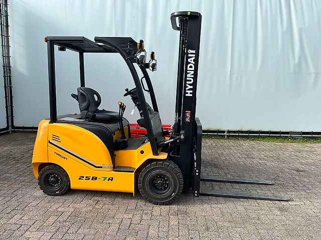 Hyundai 25B-7A Heftruck
