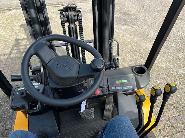 Hyundai 25B-7A Heftruck