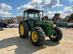 John Deere 2140