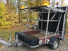 Nissen VLT 3-Farbig Rot-Weiß / Rot-Weiß-Orange Vorwarntafel Verkehrsleittafel Verkehrsleitanhänger Verkehrssicherungsanhänger Absperrtafel Sperrwand Sperrtafel Verkehrssicherung