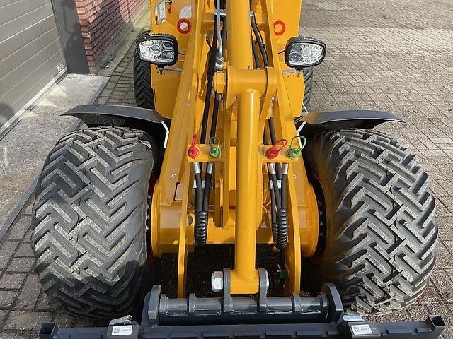 Knikmops KM250 minishovel / kniklader