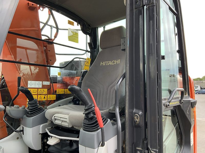 Hitachi Zaxis 135 US-6 Digger (ST23299)