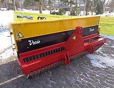 Vredo Vredo DZ225.07.5 Grünlandschlitzdrille 2,5 m Arbeitsbreite Nachsaatgerät Umbruchlose Grünlanderneuerung Direksaatgerät mit 7,5 cm Reihenabstand 250 cm Arbeitsbreite mit Nachlaufwalze Vredo Vredo DZ225.07.5 Grünlandschlitzdrille 2,5 m Arbeitsbreite Nachsaatgerät Umbruchlose Grünlanderneuerung Direksaatgerät mit 7,5 cm Reihenabstand 250 cm Arbeitsbreite mit Nachlaufwalze