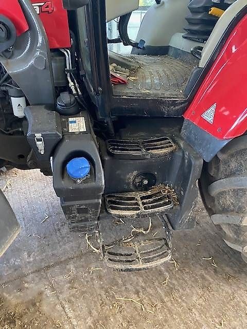 Massey Ferguson 5713S