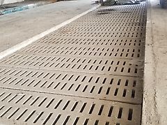 170 Betonspalten, Rinderspalten, Spaltenboden  80 cm x 300 cm aus Umbau L 203, neuwertiger Zustand