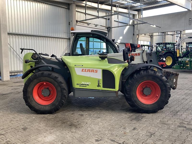 Claas Scorpion 7040