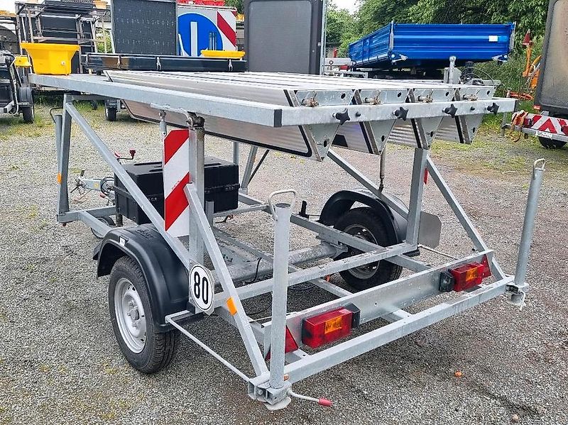 Nissen Fahrbare Vorwarntafel Typ VLT 1-08-70 Verkehrsleittafel Verkehrsleitanhänger Verkehrssicherungsanhänger Leitanhänger Leittafel Absperrtafel FAT