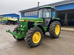 John Deere 3140