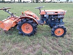 Kubota B7000