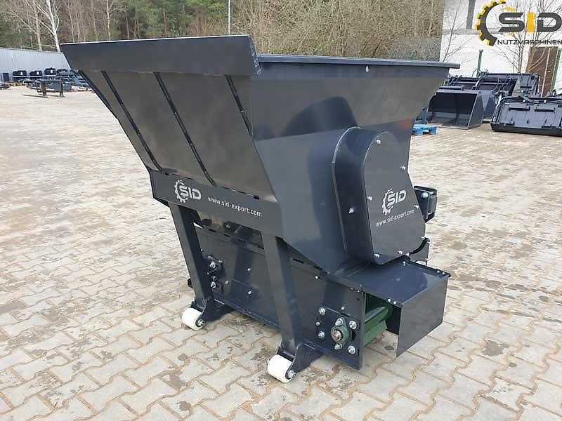 SID Einstreugerät / Futterverteiler 1,40m3/ Dosing bucket with conveyor belt
