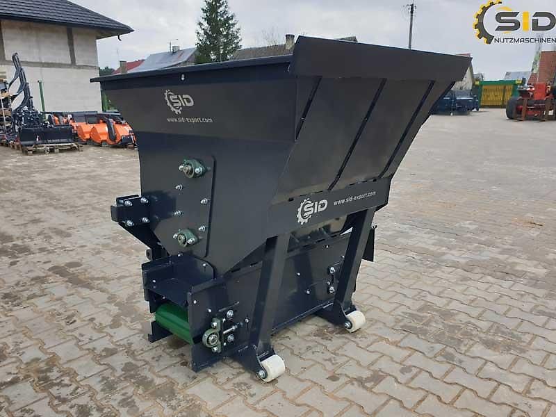 SID Einstreugerät / Futterverteiler 1,40m3/ Dosing bucket with conveyor belt
