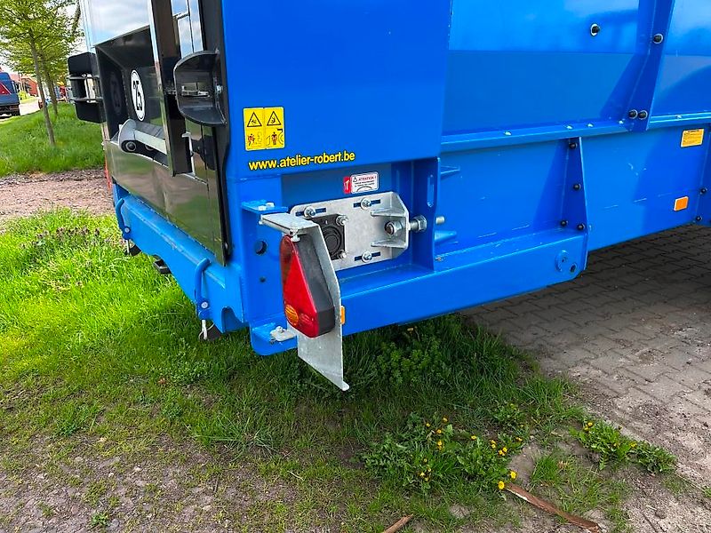 ROBERT P2200 Einstreu- und Futterverteilmaschine