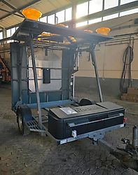 Nissen FAT LED Absperrtafel VZ616 Verkehrssicherungsanhänger Arbis Verkehrsleittafel Verkehrsleitanhänger Horizont GPS