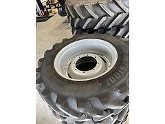 Wielen & Banden 420/85r38 en 340/85r28 op velg