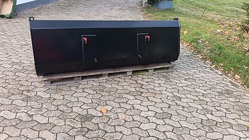 Bressel und Lade Keine Bressel Erdschaufel 245cm Schaufelbreite Schürfleiste Euroaufnahme Euroadapter 2 Mittelstege Schwergutschaufel Ladeschaufel Leichtgutschaufel 245cm Schürfleiste Frabschäden