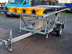 Neuwertige Nissen LED VLT Verkehrsleittafel Verkehrsleitanhänger Verkehrssicherungsanhänger Leitanhänger Leittafel Absperrtafel FAT Verkehrssicherung GPS
