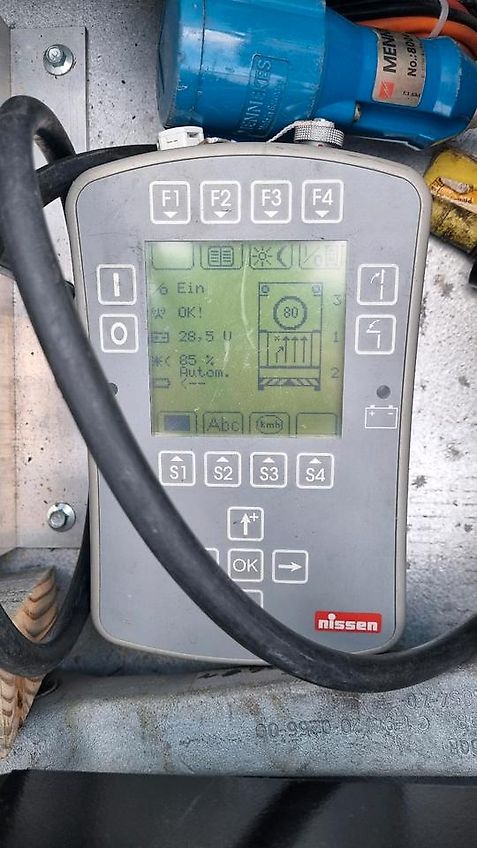 Neuwertige Nissen LED VLT Verkehrsleittafel Verkehrsleitanhänger Verkehrssicherungsanhänger Leitanhänger Leittafel Absperrtafel FAT Verkehrssicherung GPS