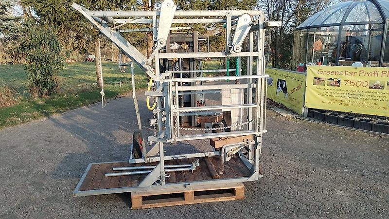Wopa Wopa Wopa Klauenpflegestand mit Frontaustrieb L+R Satz Knickhecken Hilfsachse zum Rangieren im Stall Voderfussstützen mit Handwine Artikel Nr Wopa SA0022