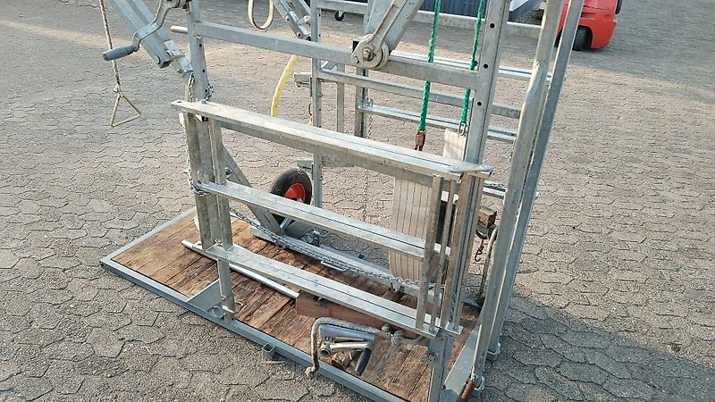 Wopa Wopa Wopa Klauenpflegestand mit Frontaustrieb L+R Satz Knickhecken Hilfsachse zum Rangieren im Stall Voderfussstützen mit Handwine Artikel Nr Wopa SA0022