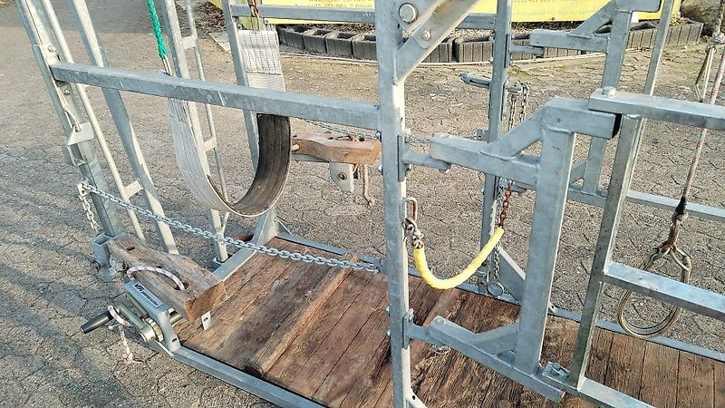 Wopa Wopa Wopa Klauenpflegestand mit Frontaustrieb L+R Satz Knickhecken Hilfsachse zum Rangieren im Stall Voderfussstützen mit Handwine Artikel Nr Wopa SA0022