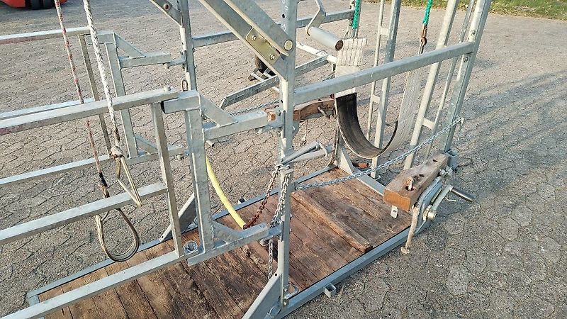 Wopa Wopa Wopa Klauenpflegestand mit Frontaustrieb L+R Satz Knickhecken Hilfsachse zum Rangieren im Stall Voderfussstützen mit Handwine Artikel Nr Wopa SA0022