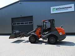 Hitachi ZW65 mit Schaufel+Palettengabel, erst 930 Stunden