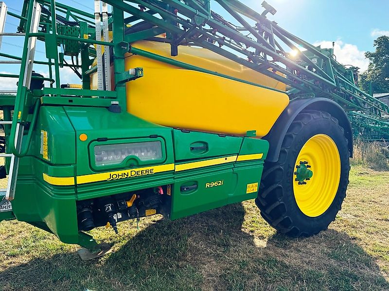 John Deere R962i