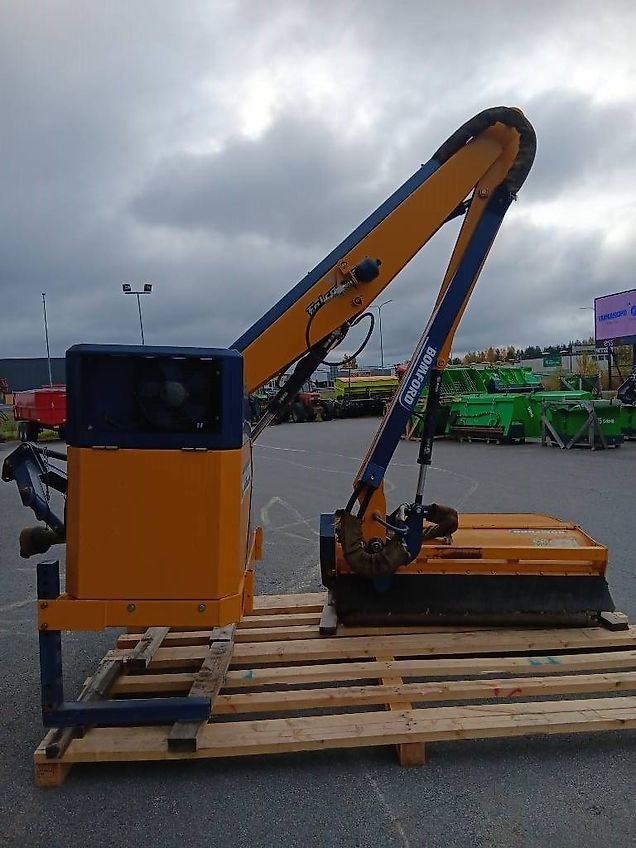 Bomford Falcon 5,5 puomimurskain