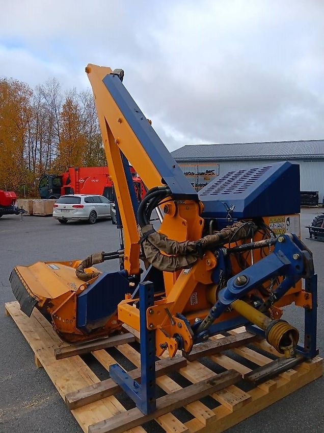 Bomford Falcon 5,5 puomimurskain