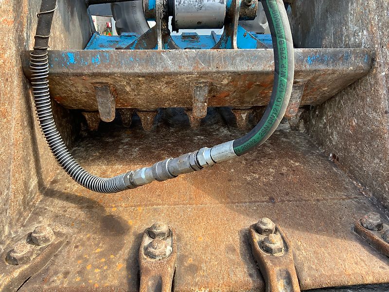 Choice of 2 BBS Crusher Buckets (ST24470/71)