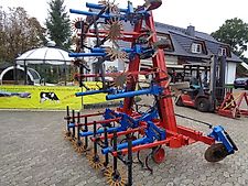 Hatzenbichler Maishackmaschine Hatzenbichler 8 reihig bis zu 75 cm Reihenabstand mit Gefederten Gänsfußscharen &360mm großen weichen Fingerhackelementen zur Beikrautregulierung in der Reihe