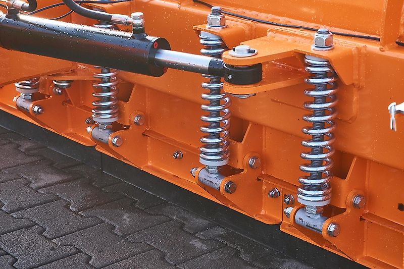 Top-Agro Schneepﬂuge Gerade hydr. Serie HEAVY DUTY 2,2m/2,5m/2,7m/3,0m3,3m !!NEU!! SHP-SG WINTERAKTION