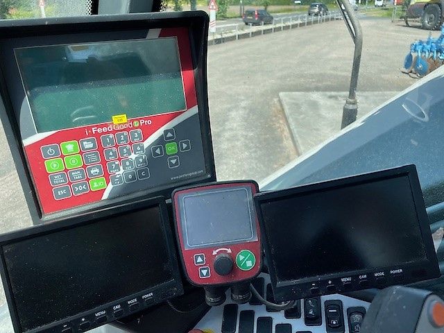 Airmix Zelfrijdende voermengwagen 15 M3