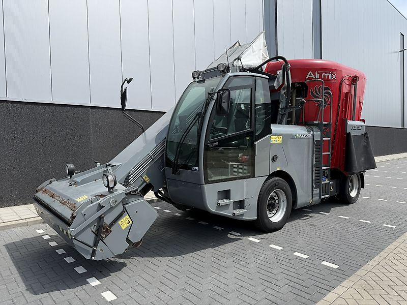 Airmix Zelfrijdende voermengwagen 15 M3
