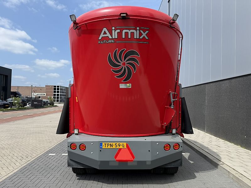 Airmix Zelfrijdende voermengwagen 15 M3
